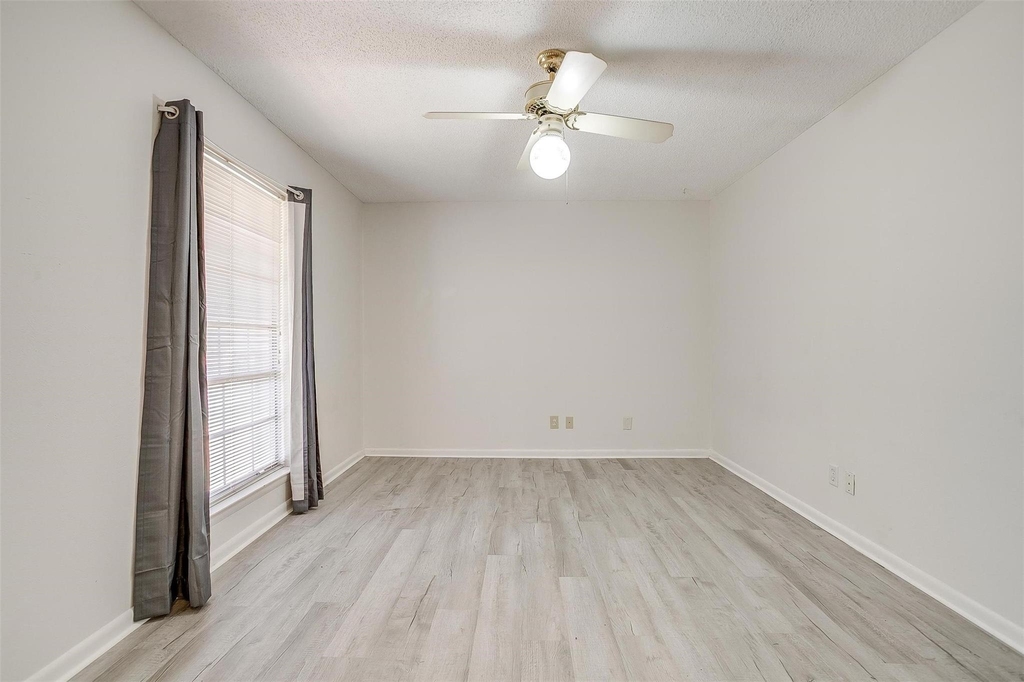 1104 Julie Street - Photo 9
