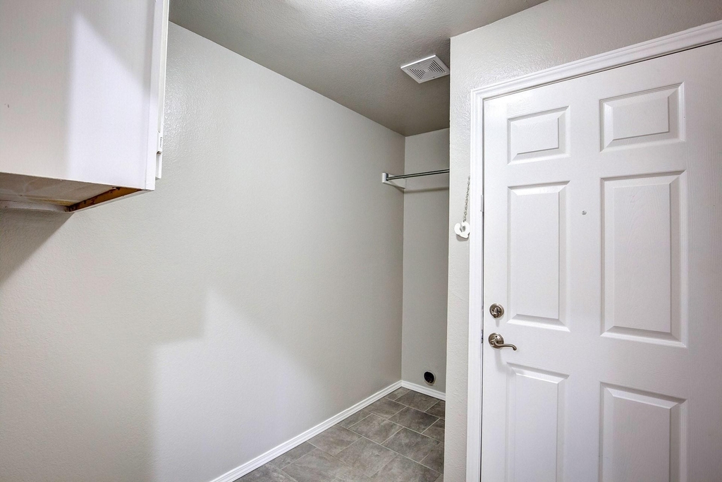 4637 Parkmount Drive - Photo 32