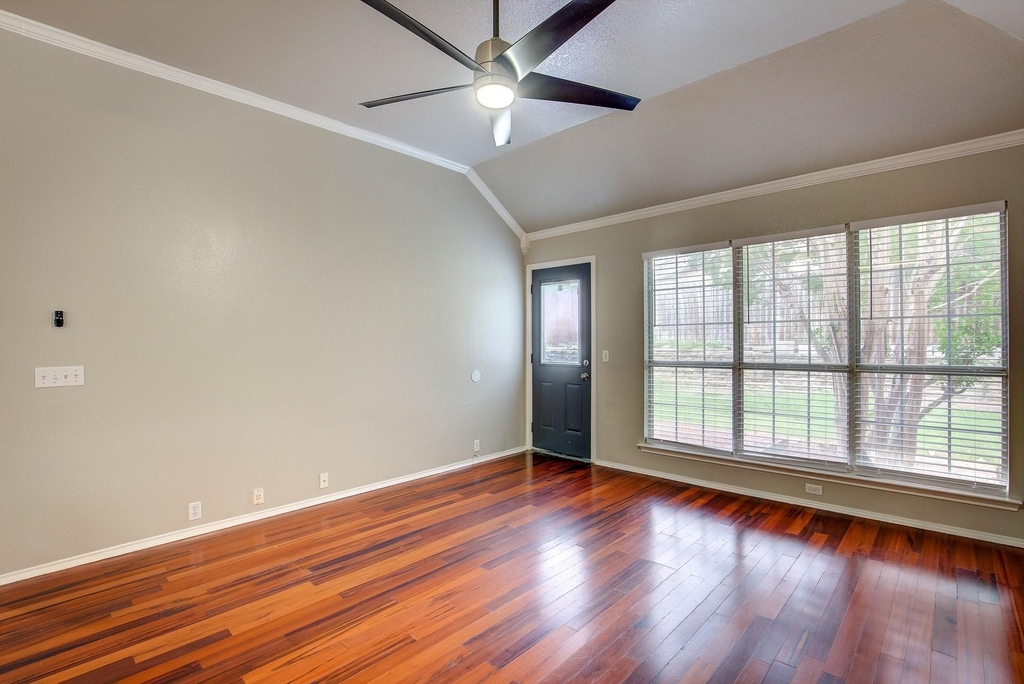 4637 Parkmount Drive - Photo 12