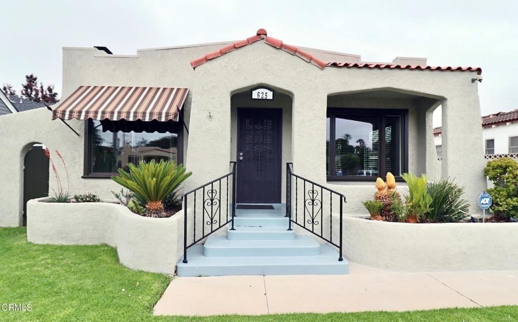 625 Palm Drive - Photo 0