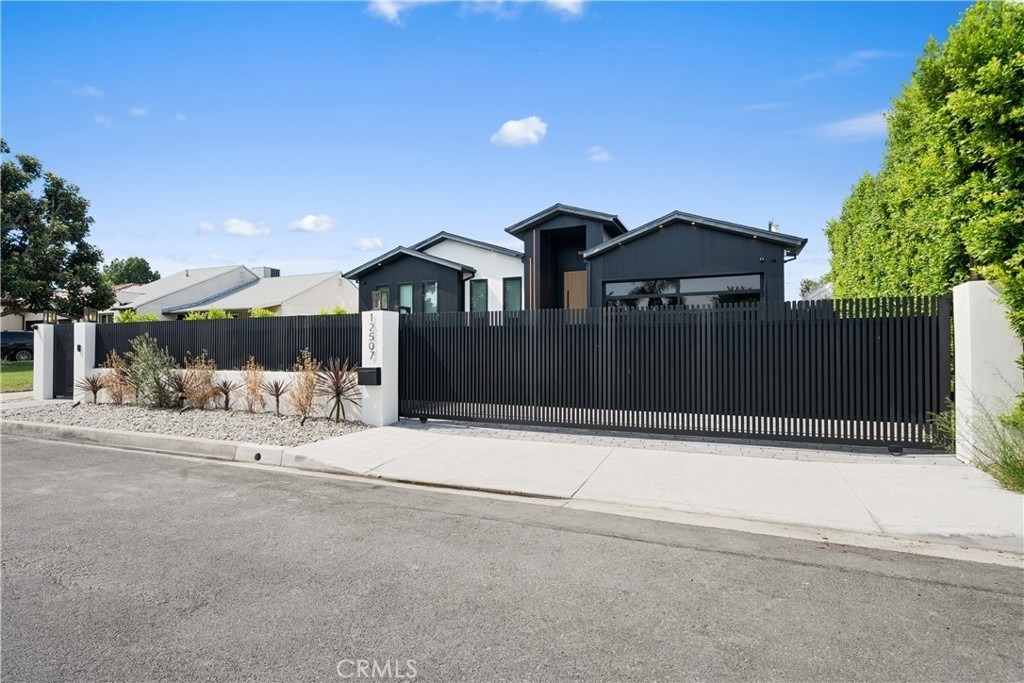 12507 Miranda - Photo 3