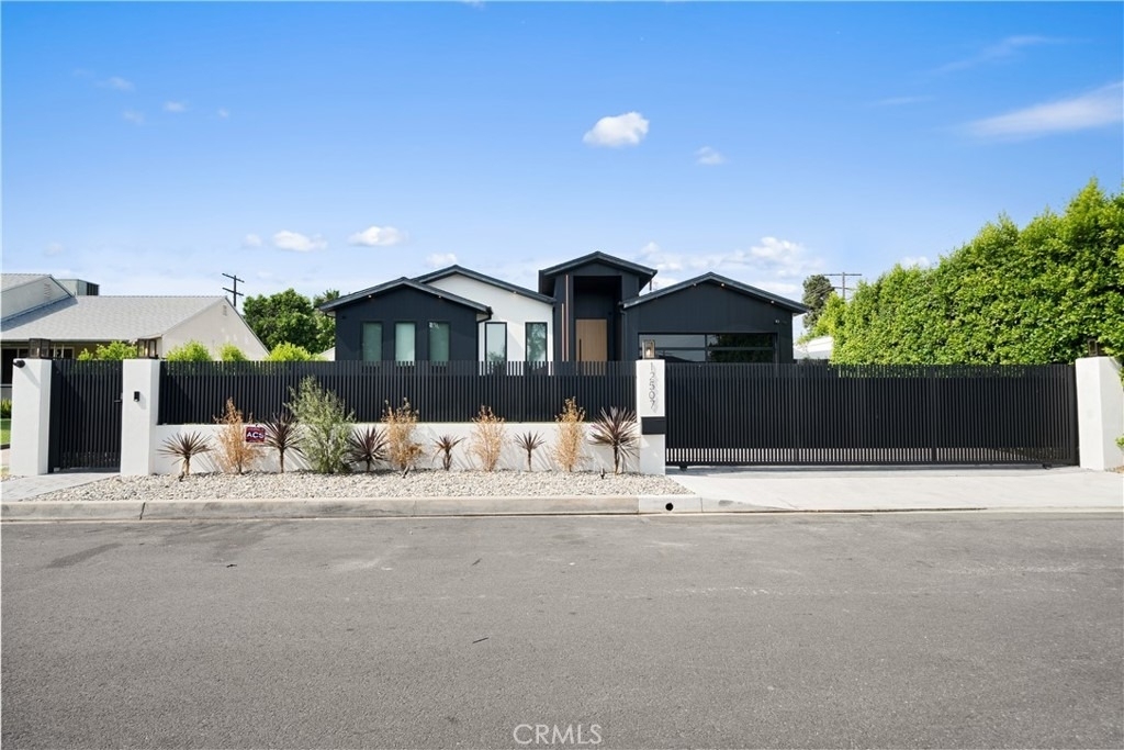12507 Miranda - Photo 2
