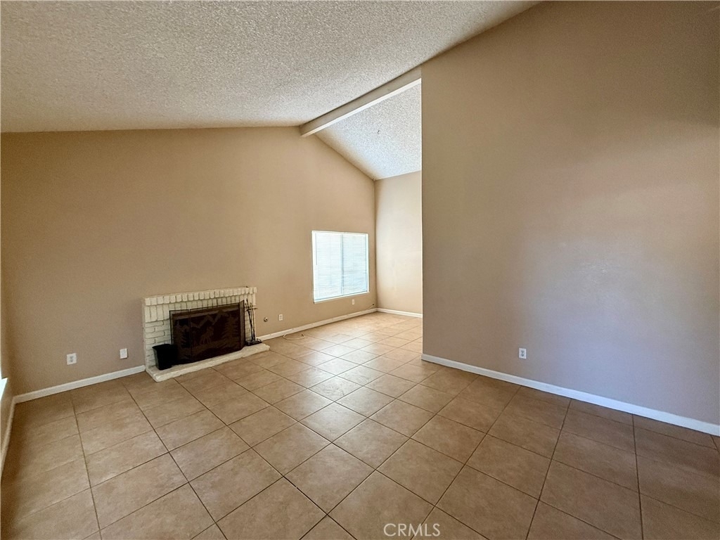 724 E Avenue J4 - Photo 2
