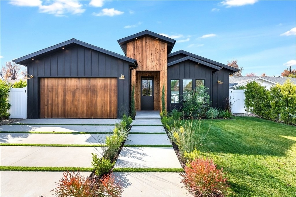5323 Allott Avenue - Photo 4