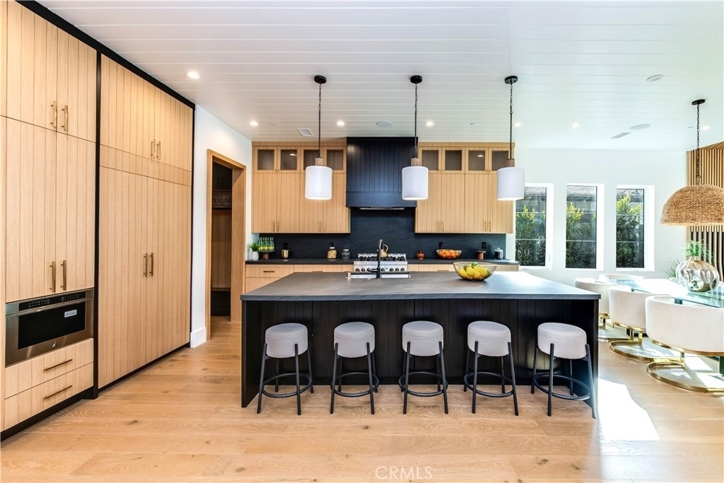 5323 Allott Avenue - Photo 8
