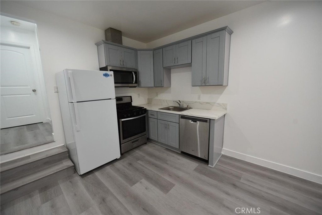 7260 Yolanda Avenue - Photo 4