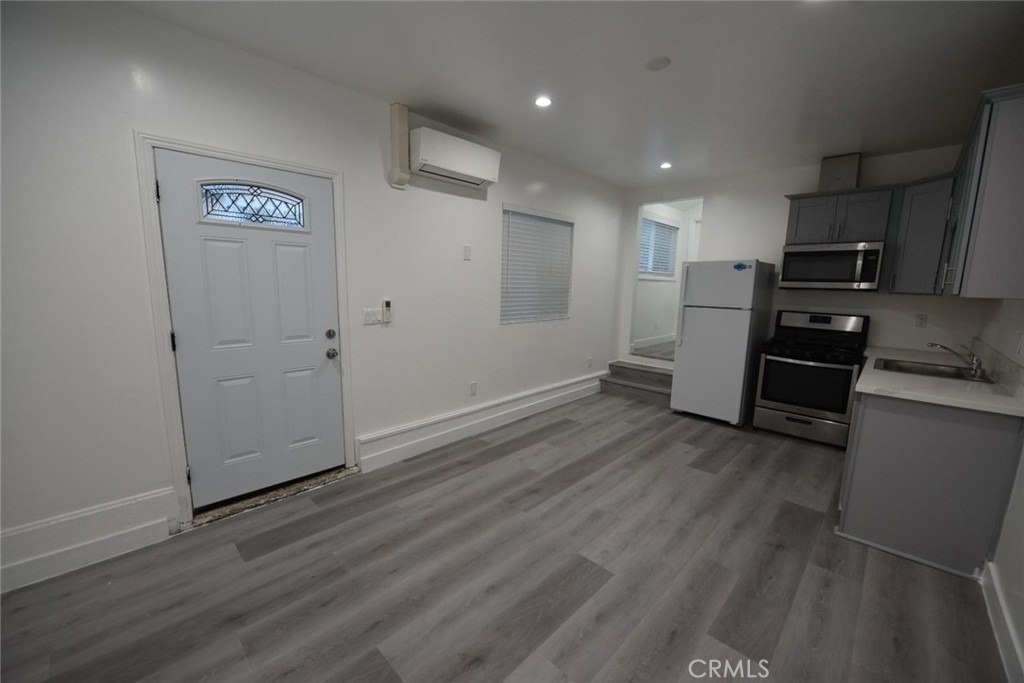 7260 Yolanda Avenue - Photo 2