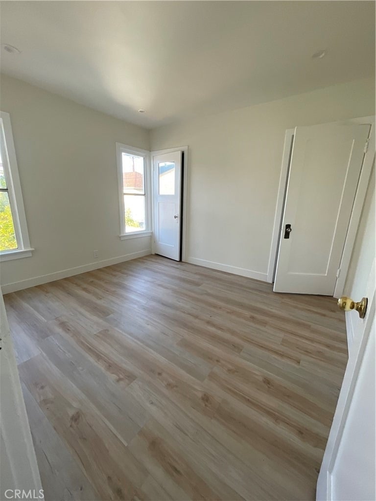 1522 Bronson Ave - Photo 3
