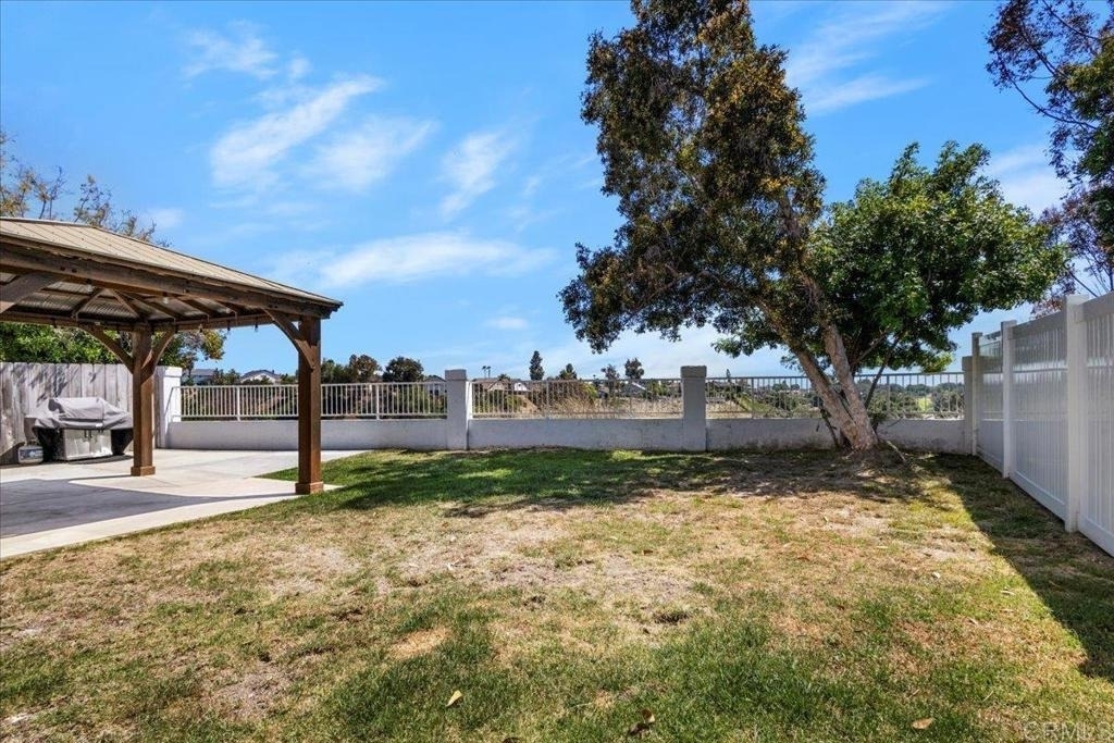 1908 Clearbrook Drive - Photo 3