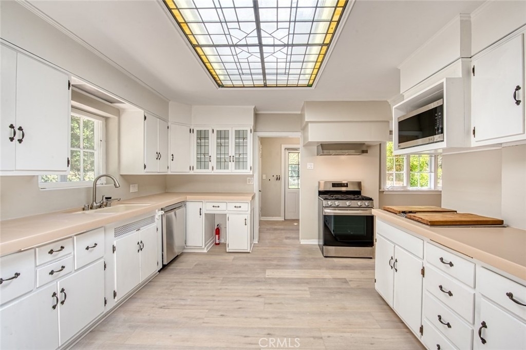 1096 Armada Drive - Photo 21