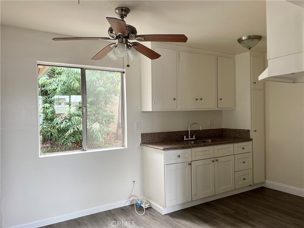 640 Ward Street - Photo 2