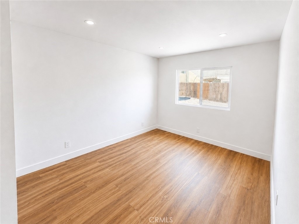 1040 El Camino - Photo 3