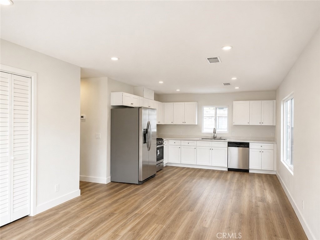1040 El Camino - Photo 0