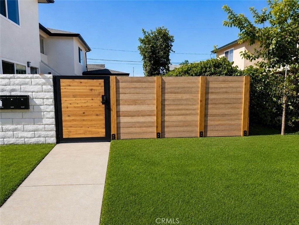 1040 El Camino - Photo 6
