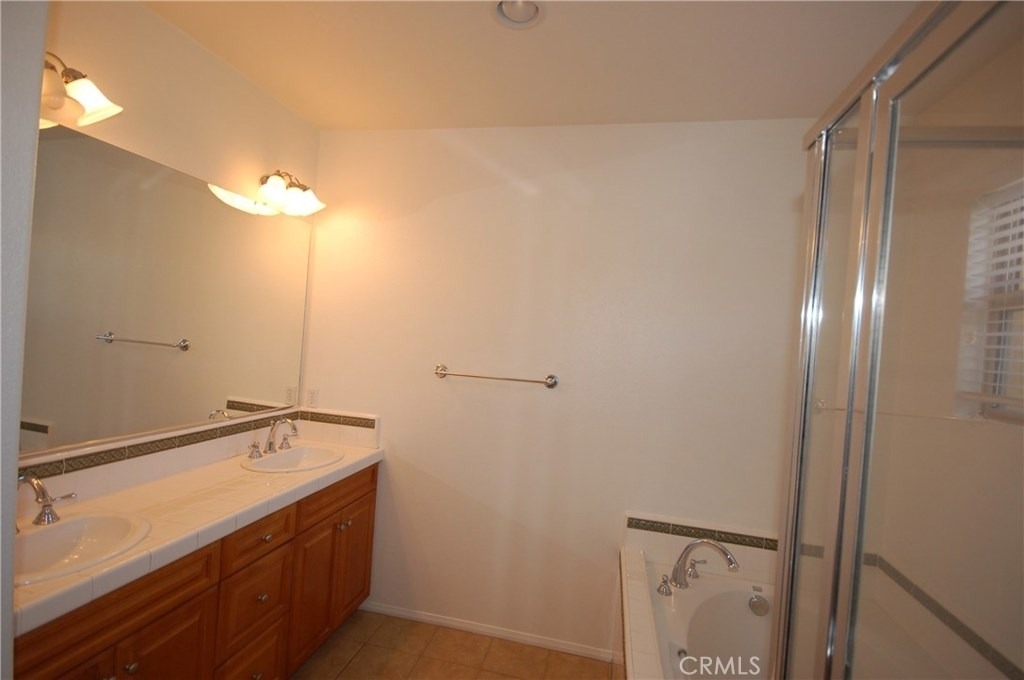121 Chantilly - Photo 8