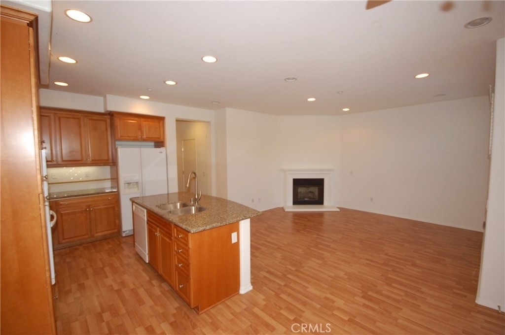 121 Chantilly - Photo 5