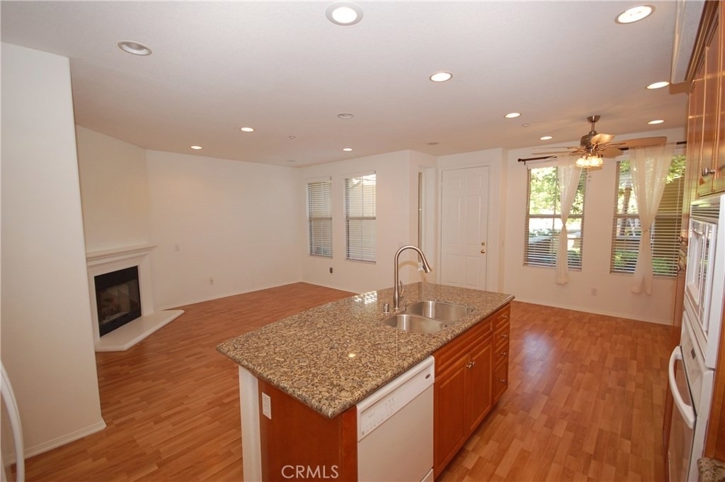 121 Chantilly - Photo 6