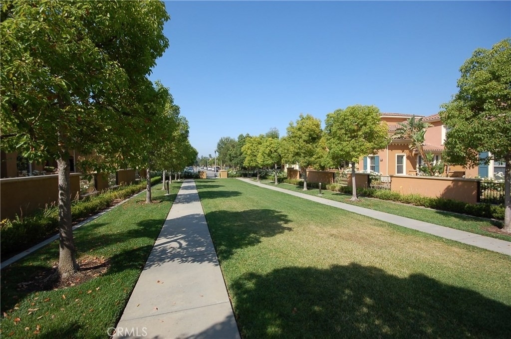 121 Chantilly - Photo 3