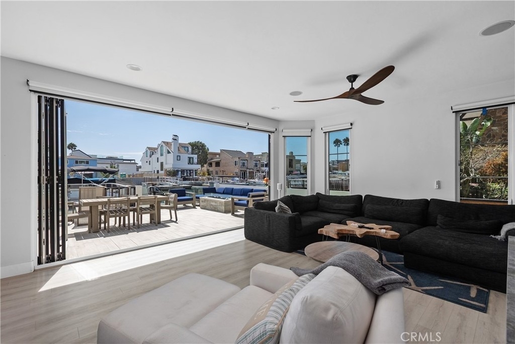 3915 Marcus Avenue - Photo 10