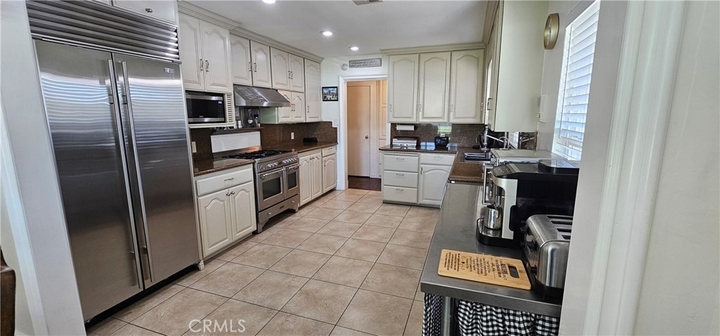 3037 Valencia - Photo 7