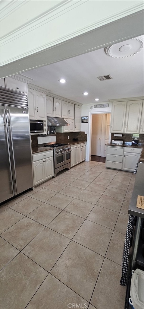3037 Valencia - Photo 6