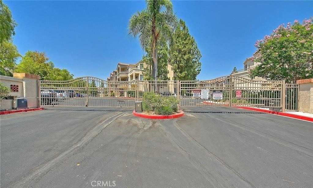 1020 Vista Del Cerro - Photo 0