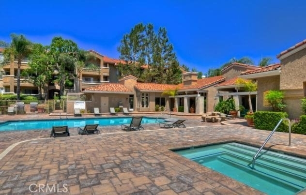 1020 Vista Del Cerro - Photo 5