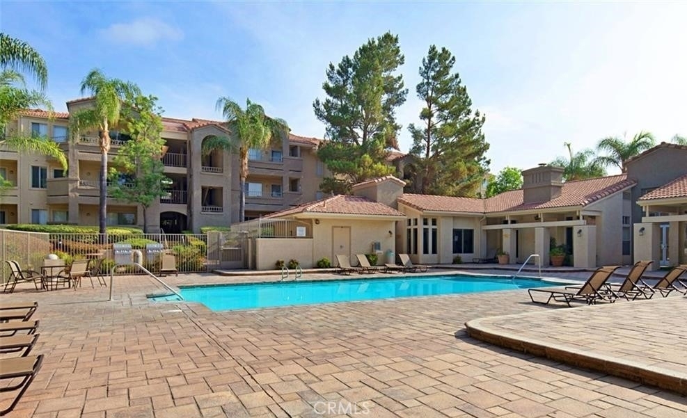 1020 Vista Del Cerro - Photo 3