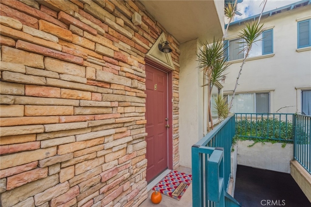 1224 Stanley Avenue - Photo 2