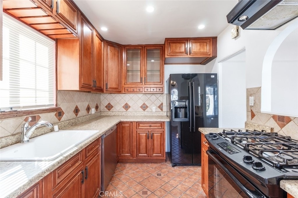 2230 Montrose Avenue - Photo 22