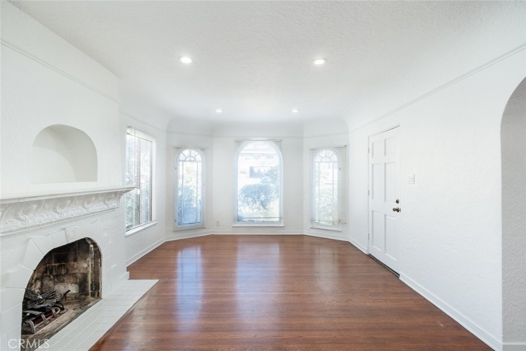 2230 Montrose Avenue - Photo 9