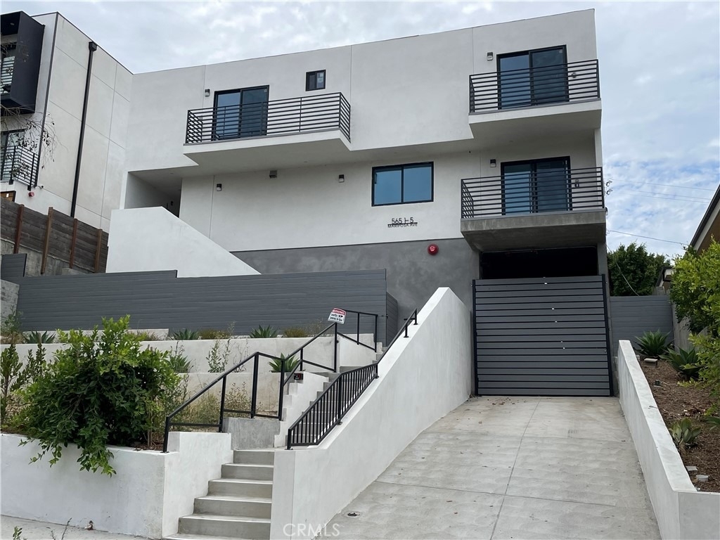 565 N Mariposa - Photo 0