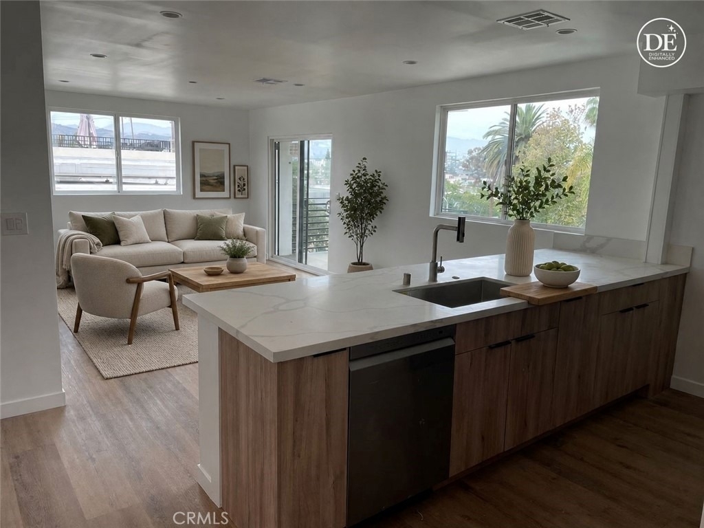 565 N Mariposa - Photo 1