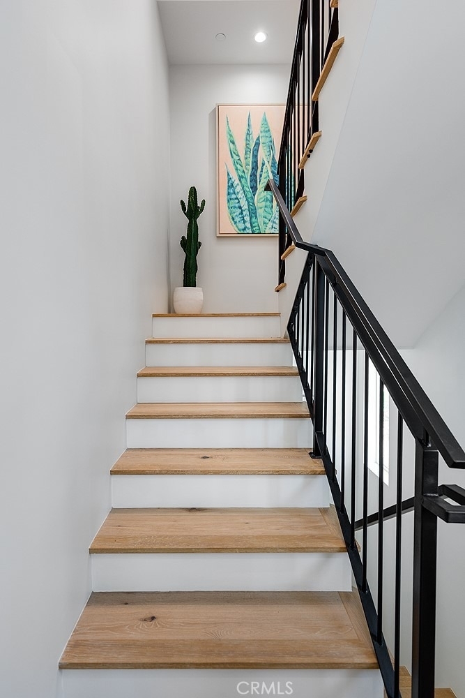 2824 Rowena Avenue - Photo 15