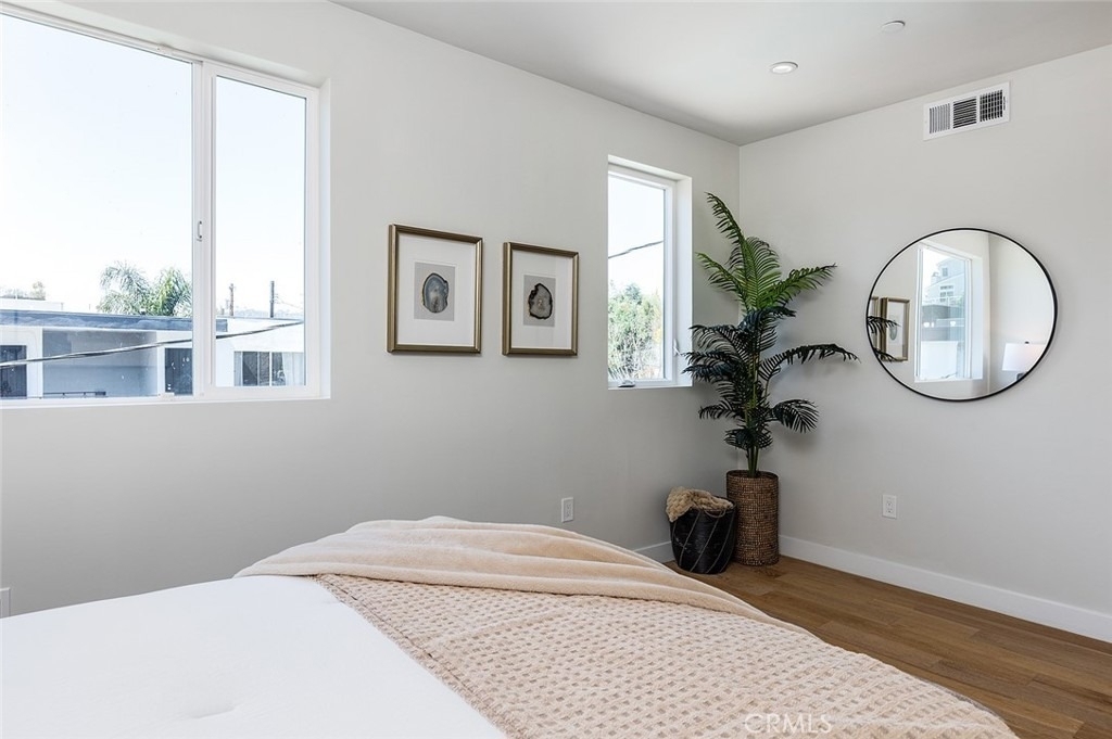 2824 Rowena Avenue - Photo 12