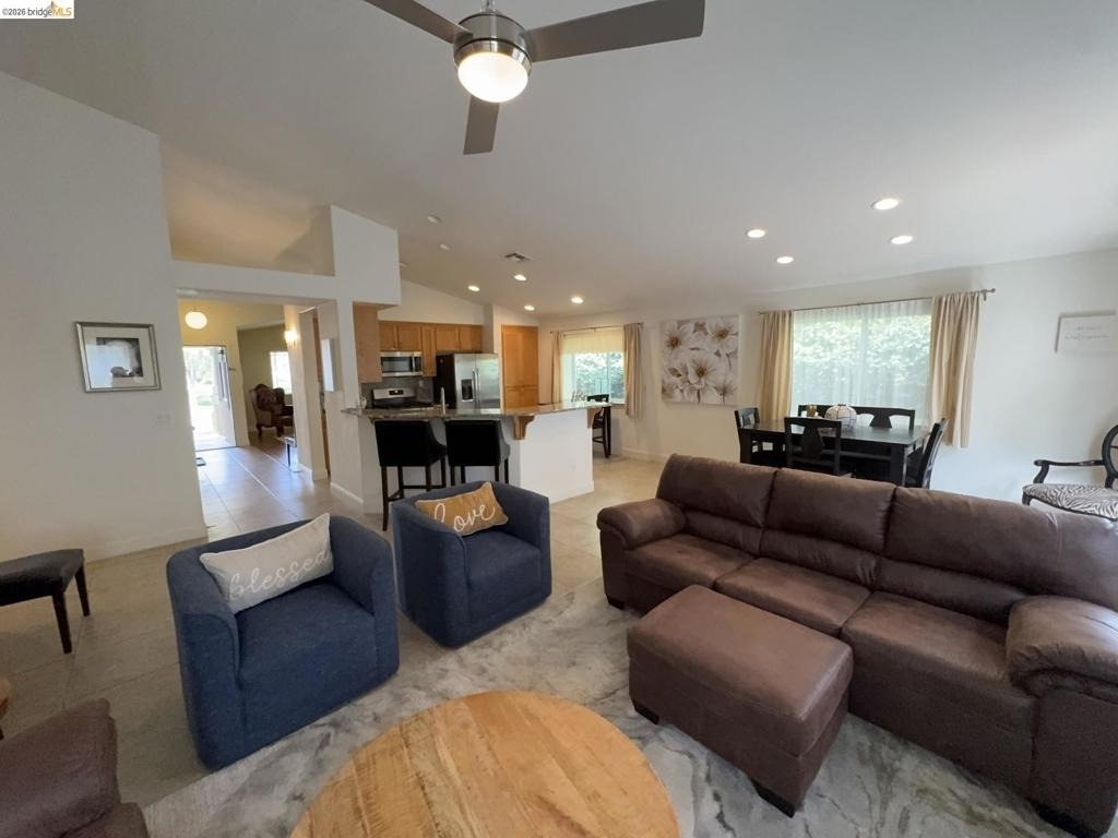 400 Pinenut St - Photo 2