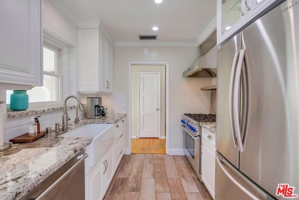 21447 Providencia Street - Photo 33