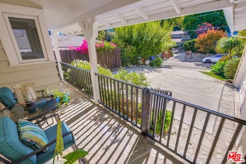 21447 Providencia Street - Photo 8