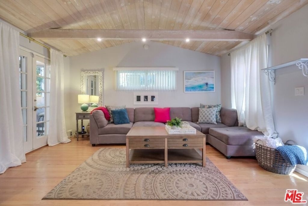 21447 Providencia Street - Photo 21