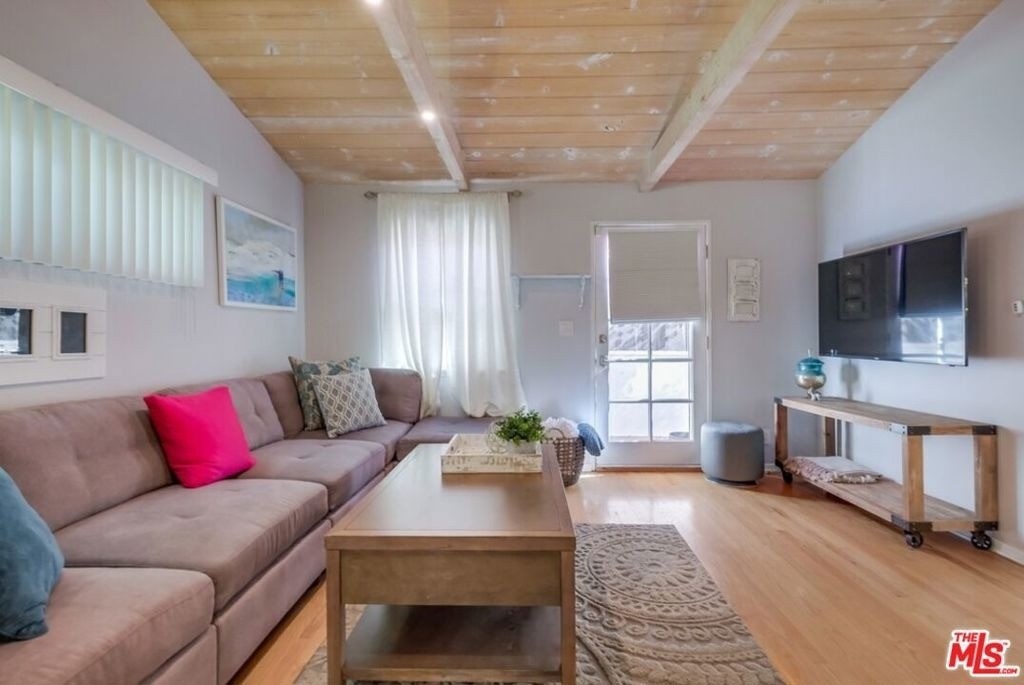 21447 Providencia Street - Photo 19