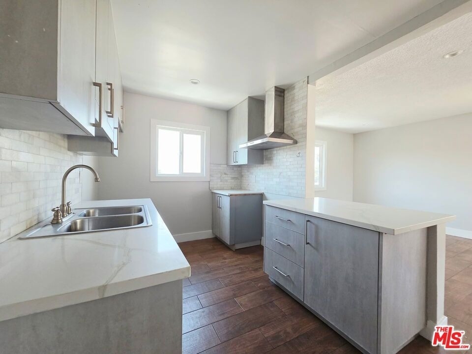 9949 Pinewood Avenue - Photo 2