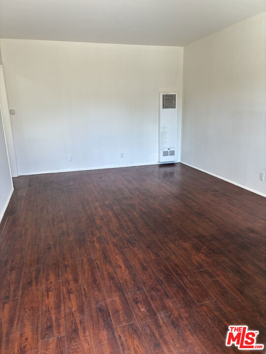 15943 Victory Boulevard - Photo 4