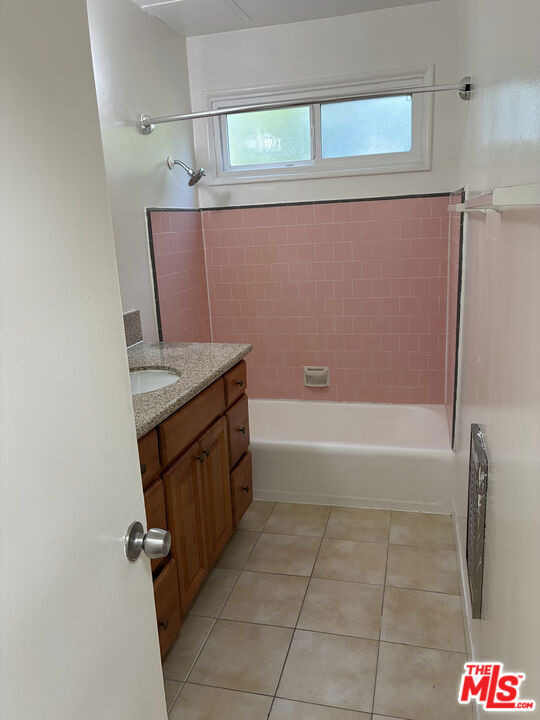15943 Victory Boulevard - Photo 10