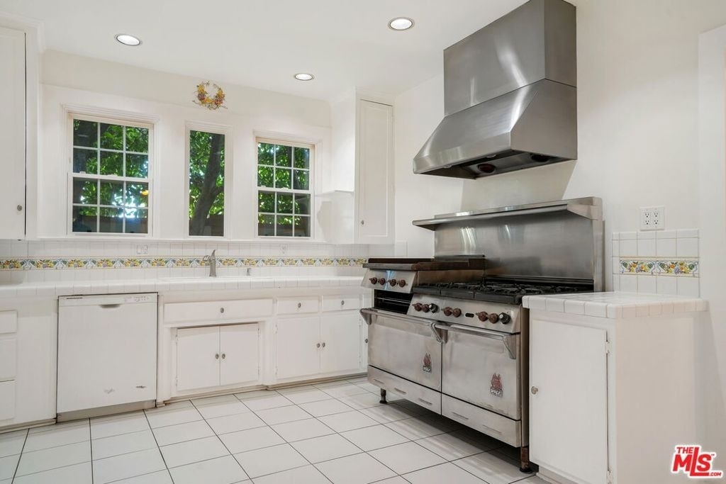 301 S Arden Boulevard - Photo 10