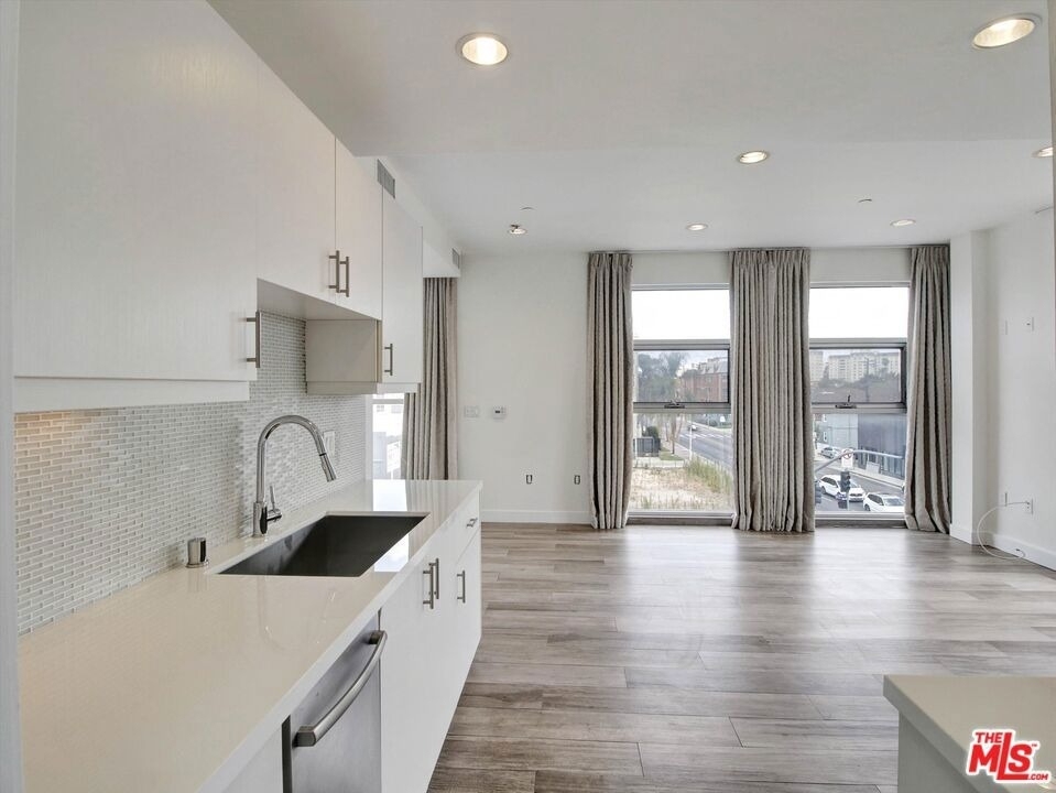 600 S La Brea Avenue - Photo 11