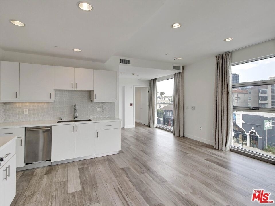 600 S La Brea Avenue - Photo 9