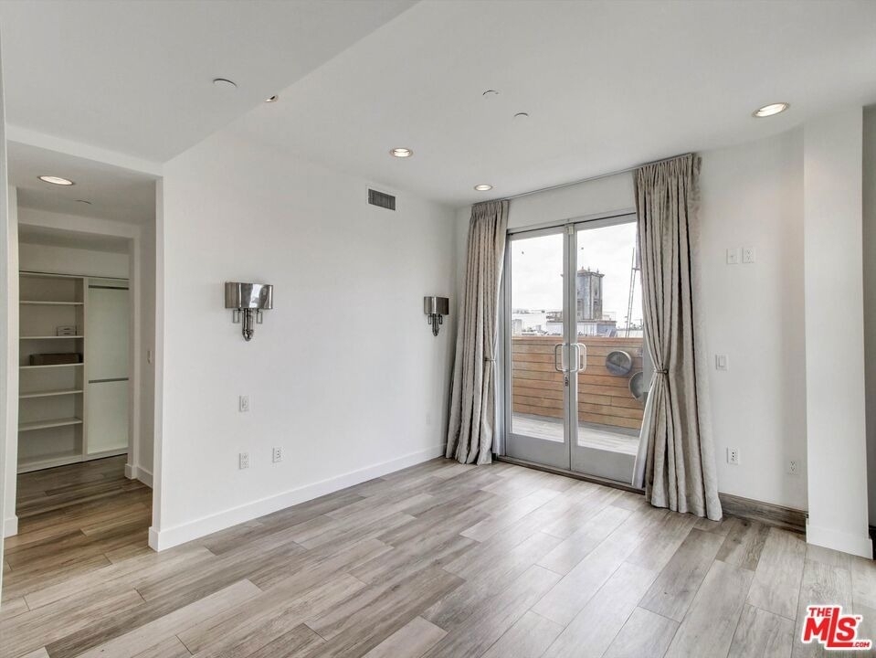 600 S La Brea Avenue - Photo 20