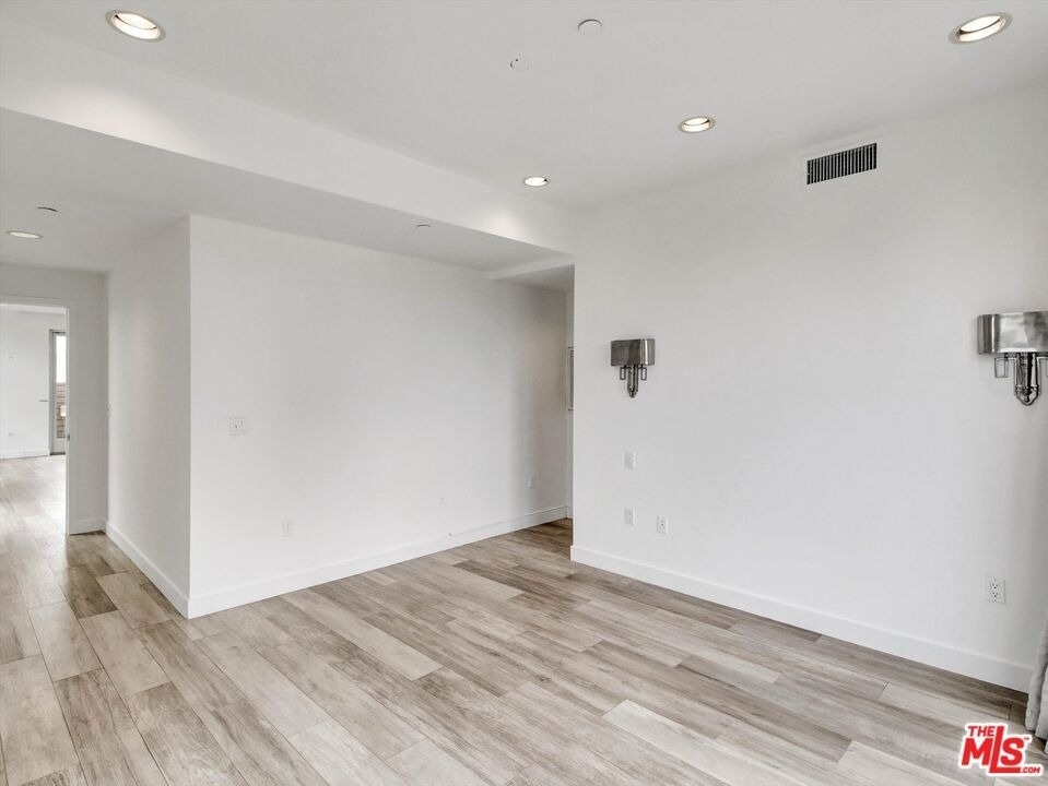 600 S La Brea Avenue - Photo 25