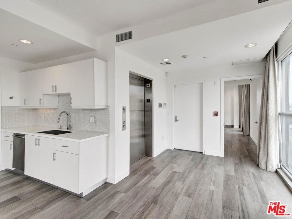 600 S La Brea Avenue - Photo 12