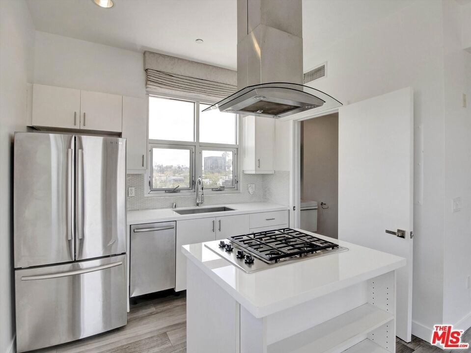 600 S La Brea Avenue - Photo 9